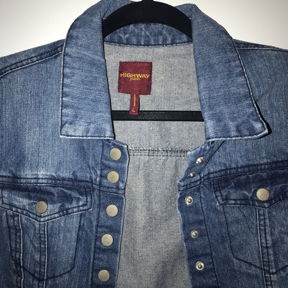 Cute Short Denim Jacket - Picture 2 of 3